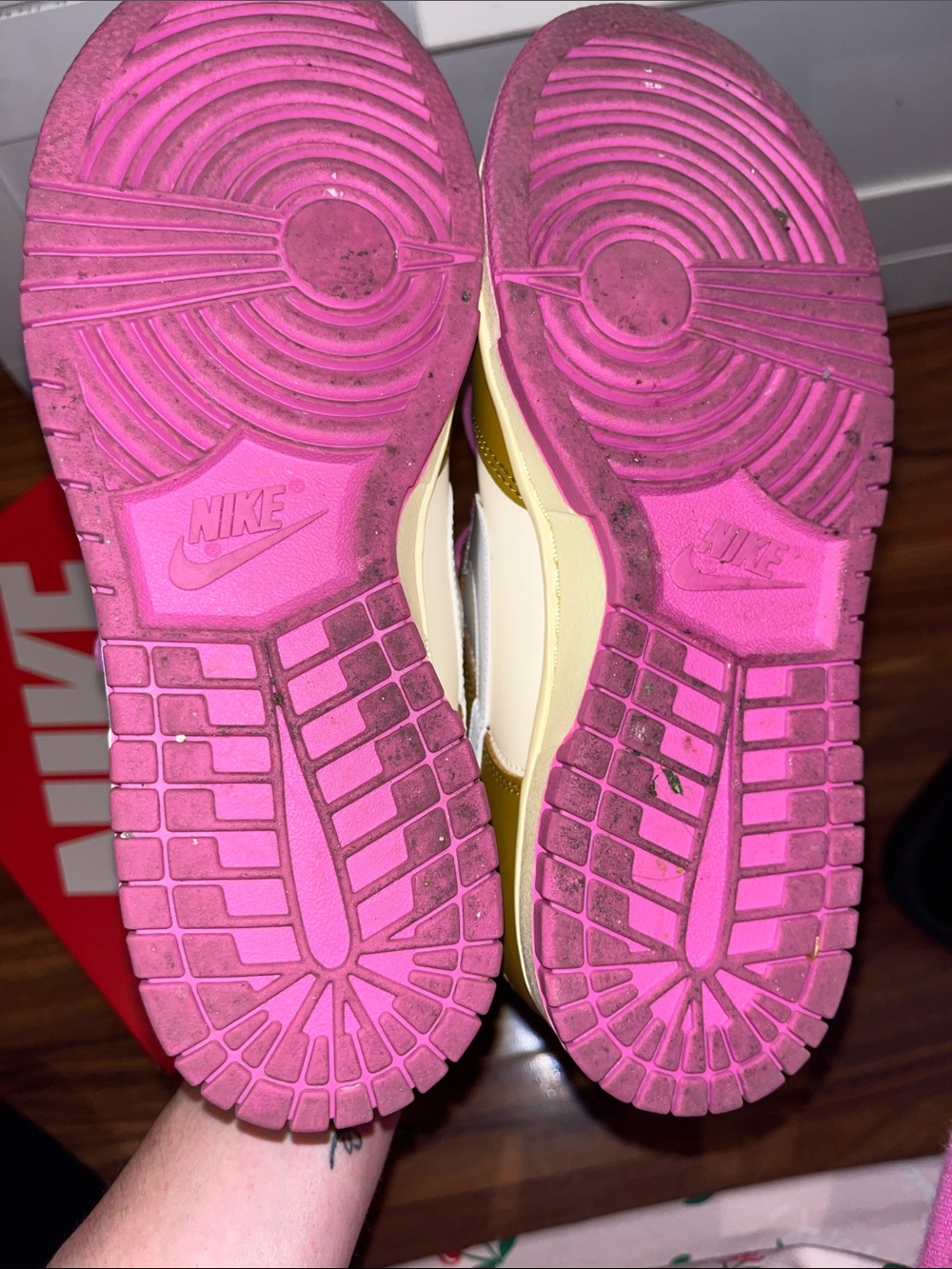 Nike Women’s Low-Top Sneakers . Special Edition. Woman’s Size 8 - Picture 5 of 8